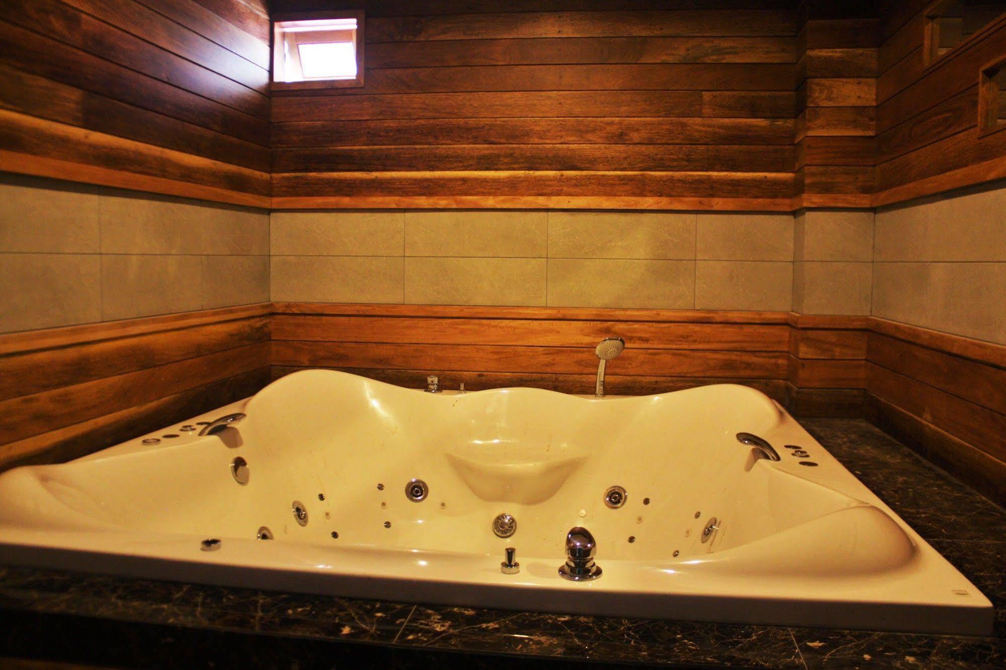 Metro Hotel&Spa Thung Song Buitenkant foto